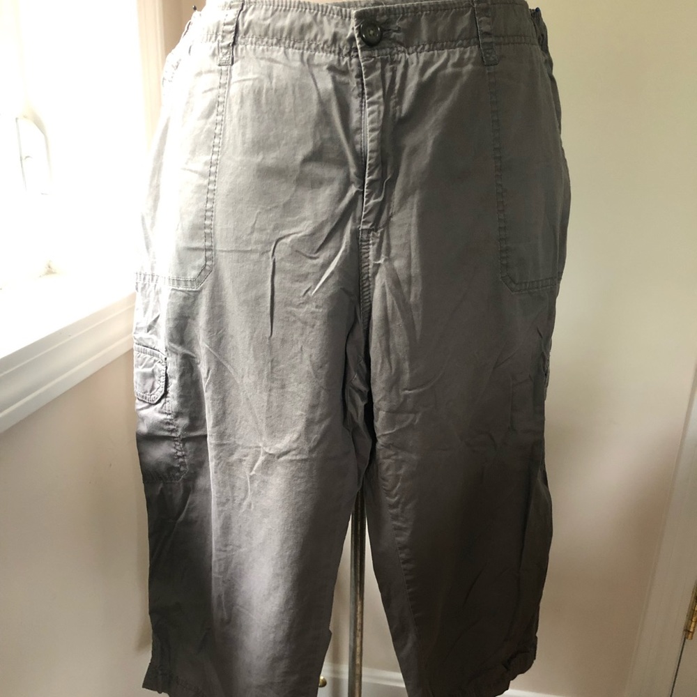 EUC capri cargo pants grey